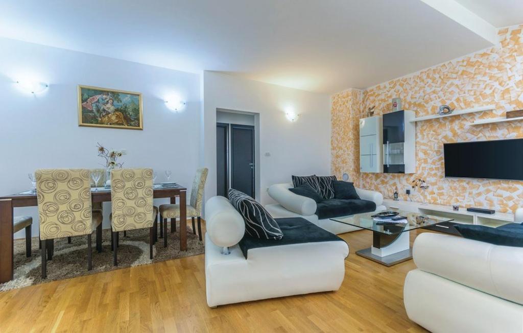 לאבין Apartmani Leiva מראה חיצוני תמונה